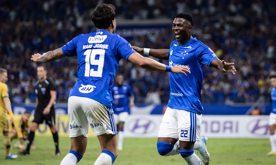 tes tem skate em alta e avanço do futebol. Após esta vitória a Raposa assumiu a