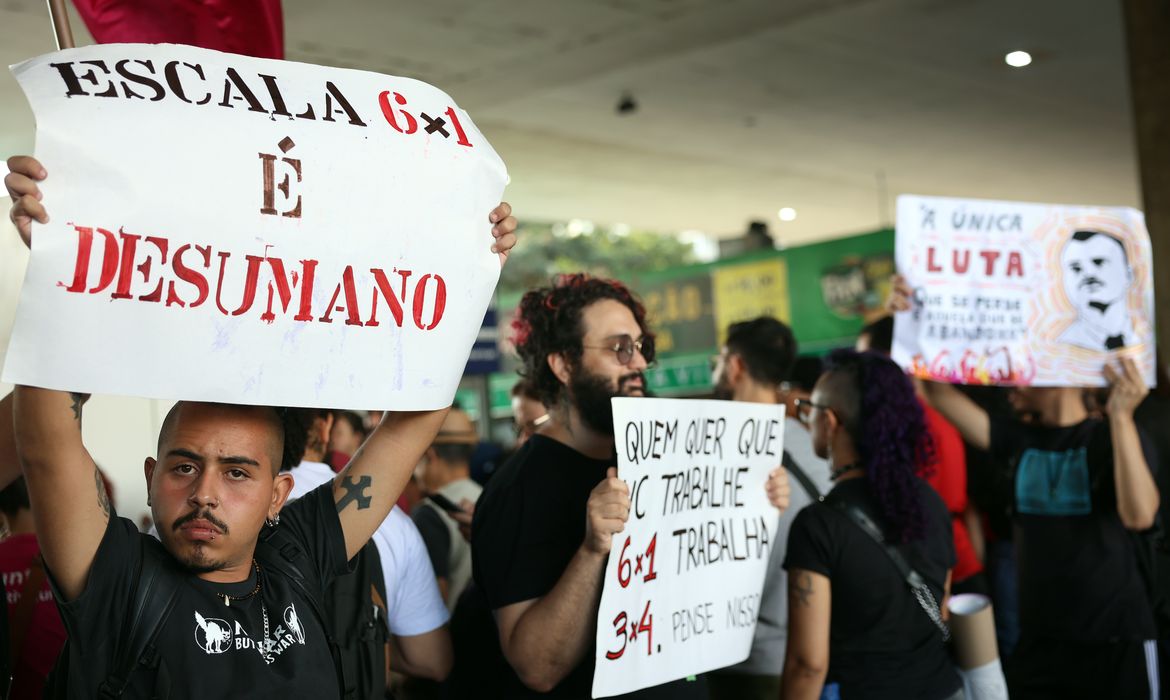 meio de PEC . Na capital paulista, sem poder reunir os trabalhadores na Avenida