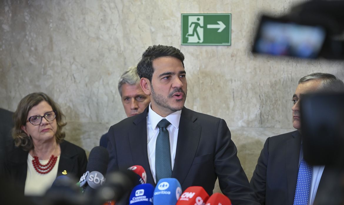 senadores e disse aceitar o resultado. "Me submeti a uma sabatina de coração abe