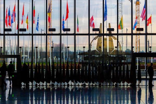 Retirada de tropas dos EUA da Alemanha gera reação da Otan e da Alemanha e reforça debate sobre defesa europeia