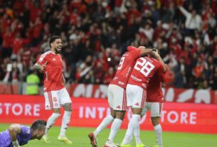 to Alegre. O argentino Bernabei abriu o placar no primeiro tempo e Alerrandro am