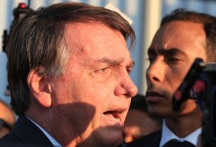 cinco profissionais: o cirurgião de ombro Alexandre Firmino Paniago, o cirurgião