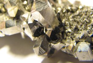 tar minerais críticos. Para a especialista, o que ela classifica como um “vazio