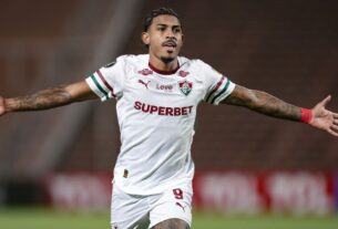 ting Cristal e assume ponta de grupo. Fluminense anuncia a contratação do atacan