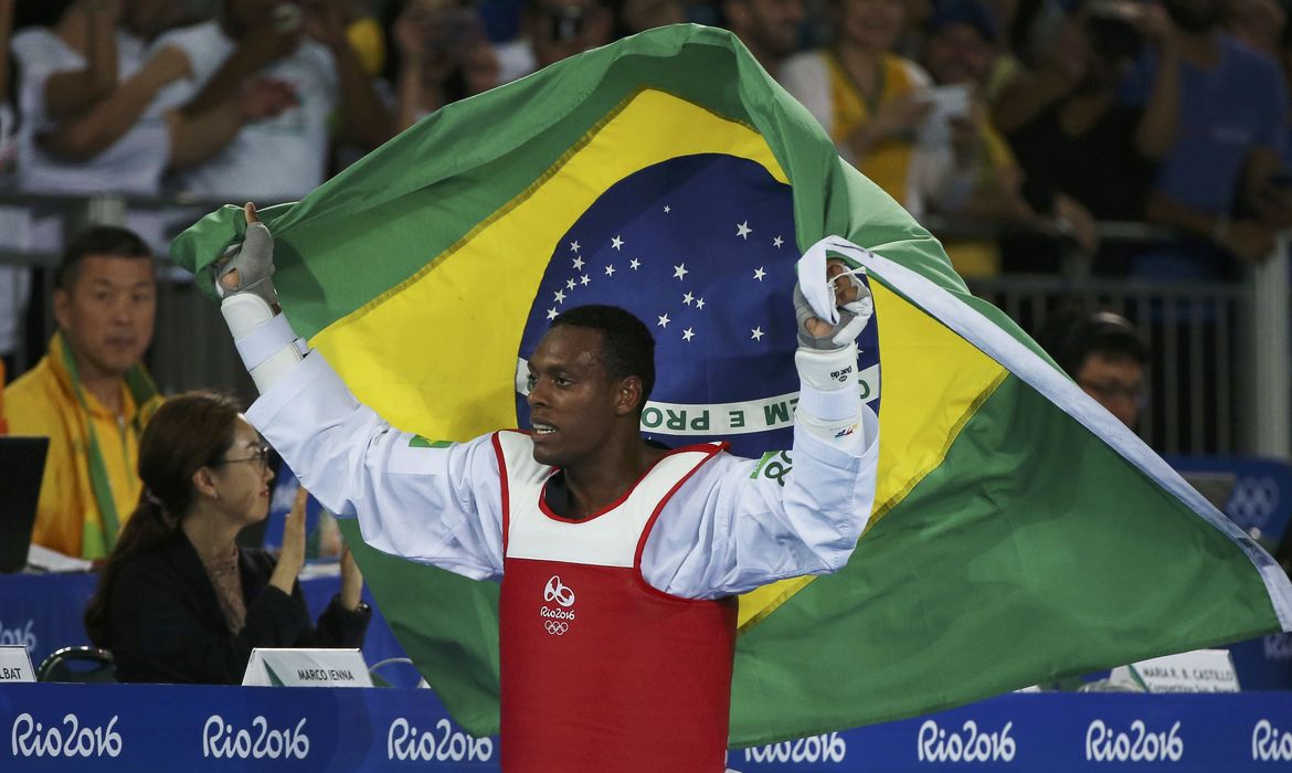 dois anos por violar regras antidoping. Em nota publicada nesta sexta-feira (8)