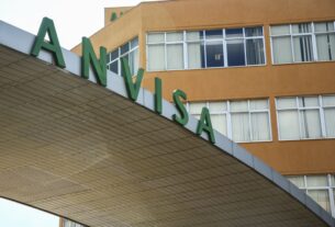comparabilidade, tendo sido comparado ao medicamento Stelara. “Yesintek é biossi