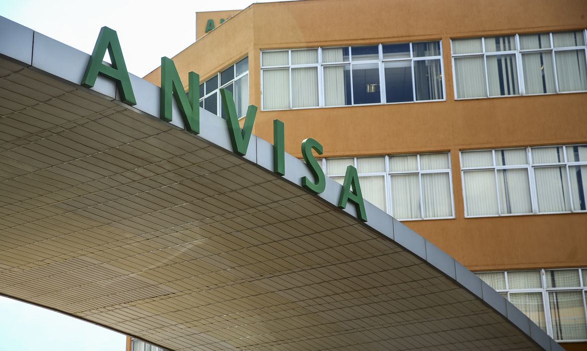 comparabilidade, tendo sido comparado ao medicamento Stelara. “Yesintek é biossi