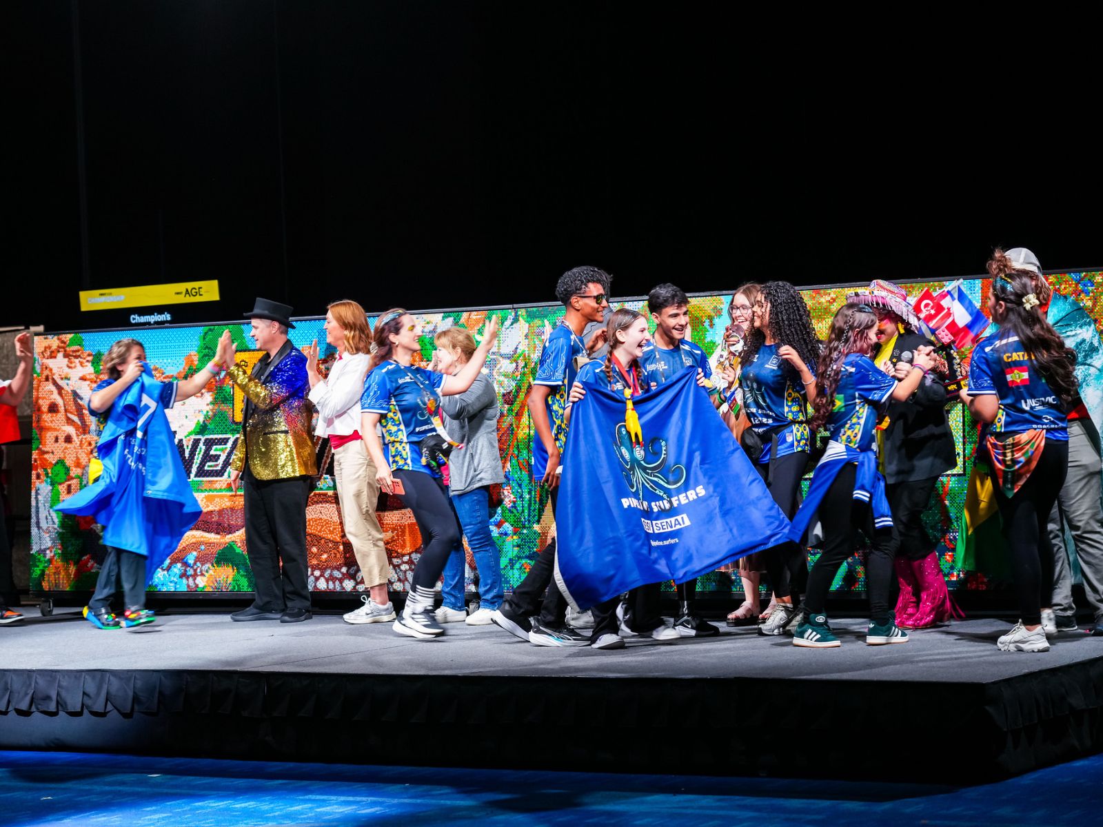 Equipe Pipeline Surfers, da Escola Sesi SC de Itajaí, conquistou lugar entre as cinco melhores do mundo na etapa internacional da First Lego League, realizada em Houston