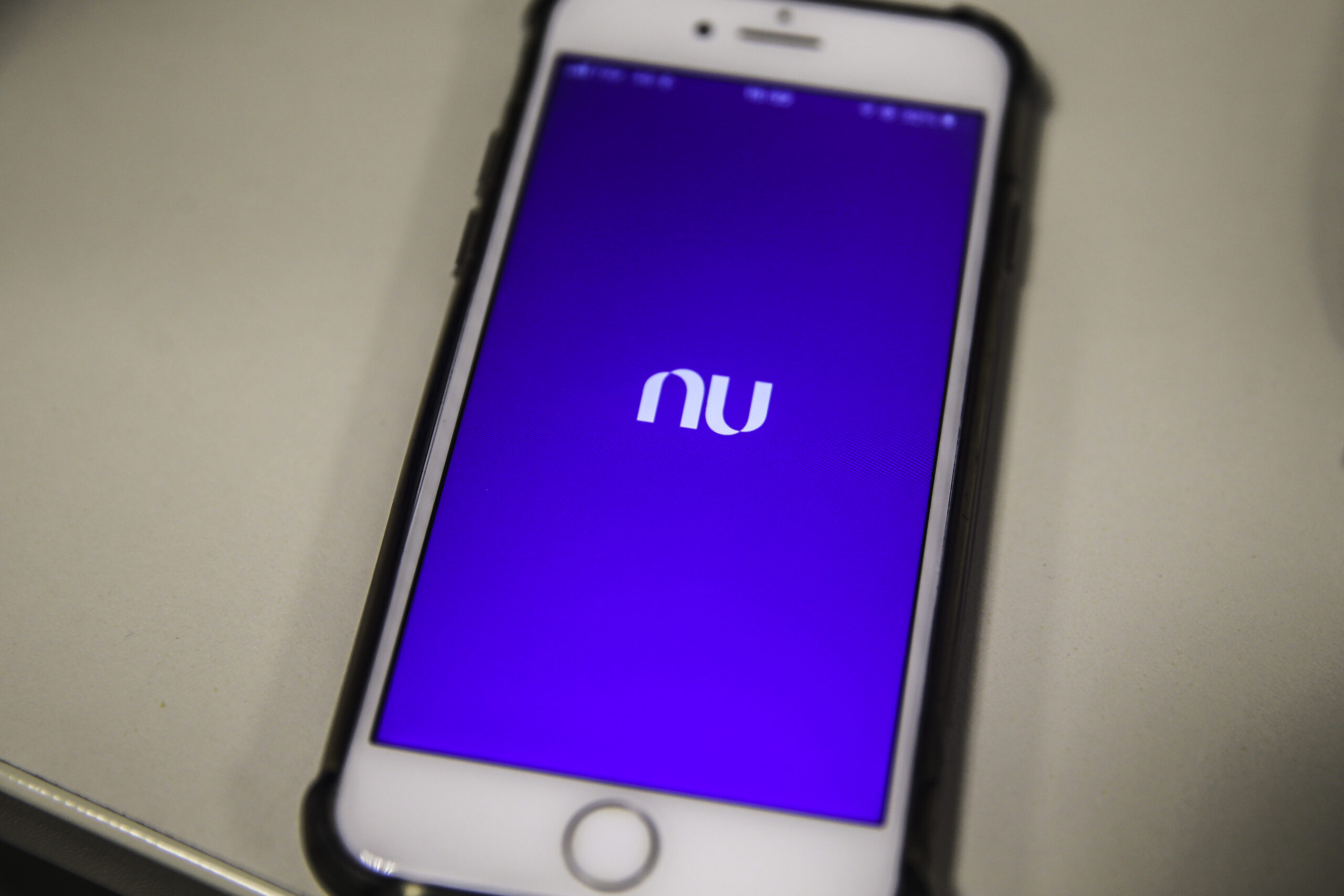 Nubank não foi liquidado: mensagens sobre liquidação extrajudicial da instituição recebidas por clientes são falsas