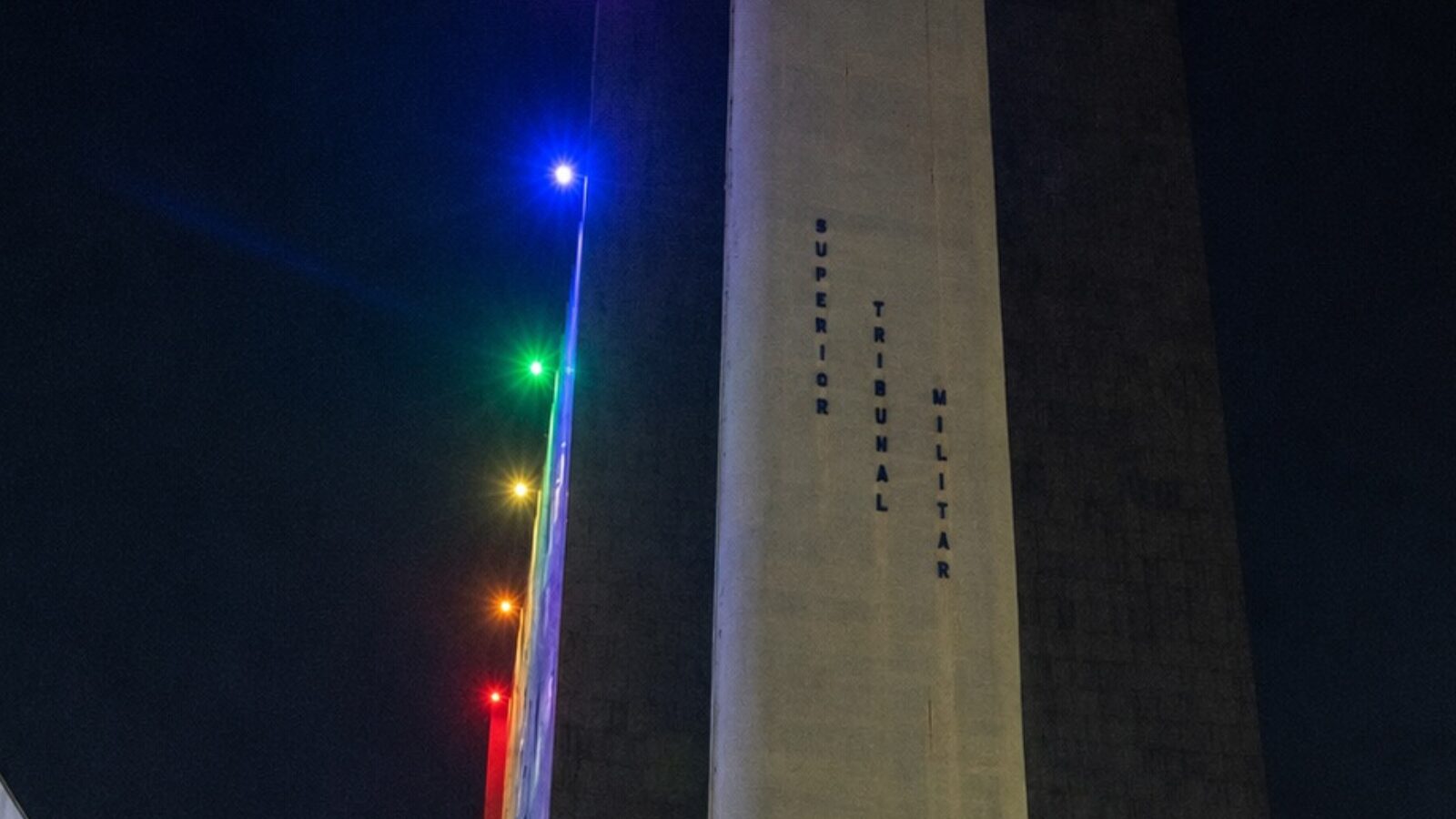 Fachada do STM: cores do arco-íris pela primeira vez.