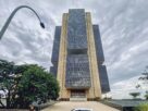 Relatório de política monetária reforça opção por redução cautelosa na taxa básica de juros.
