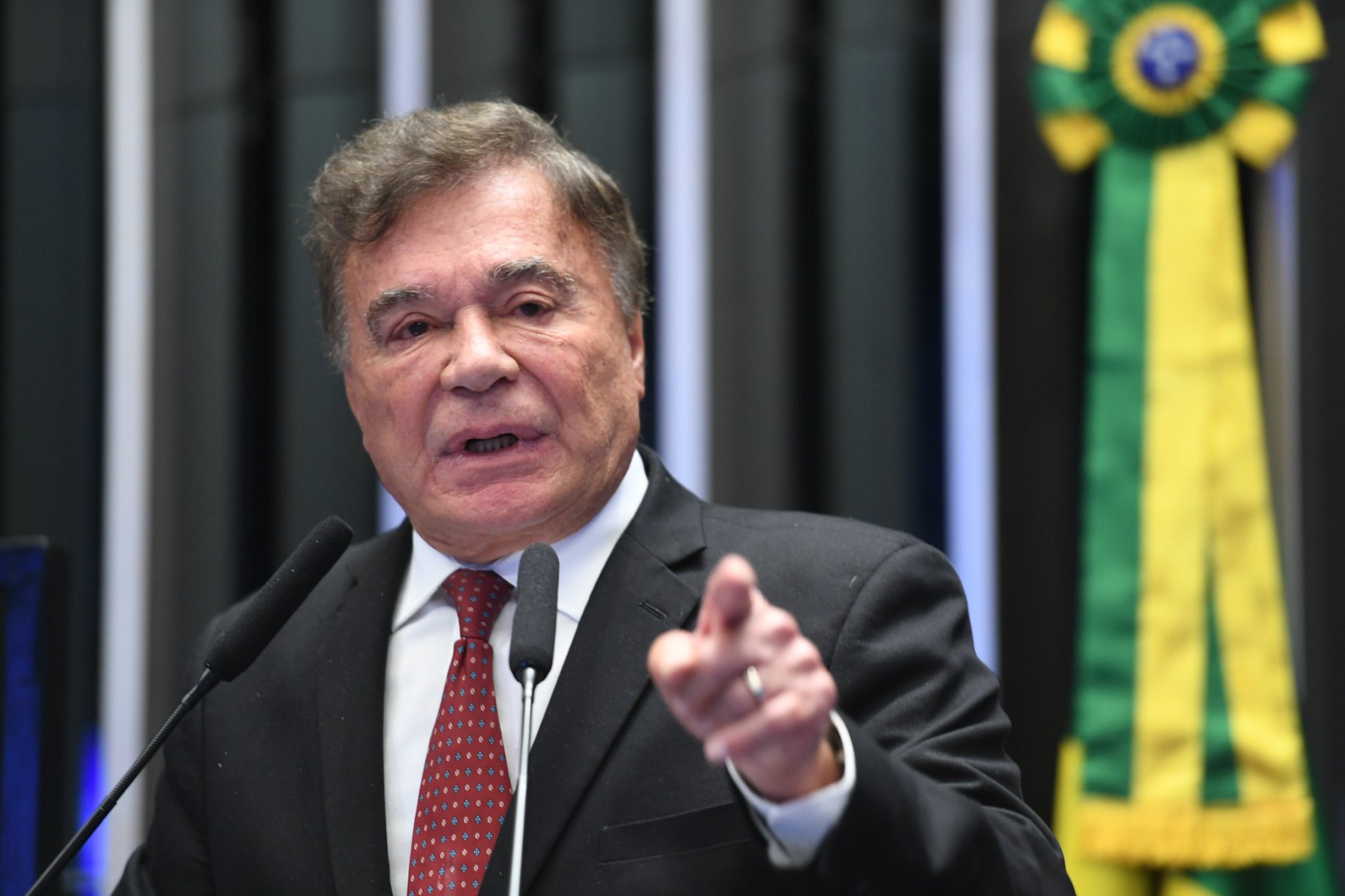 Alvaro Dias articula chapa Psd-mdb com Greca vice para 2026 no Paraná