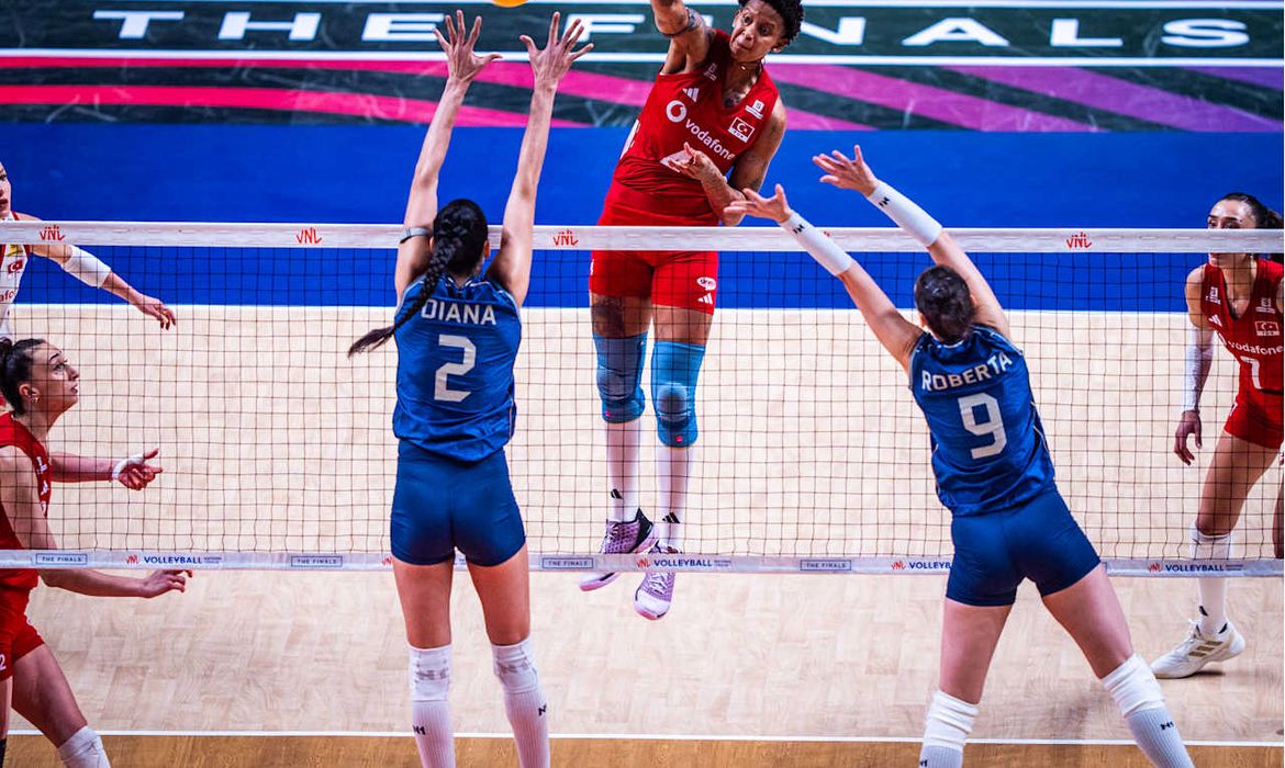 Brasil luta até o fim, mas Turquia vira e conquista o ouro na Liga das Nações de Vôlei