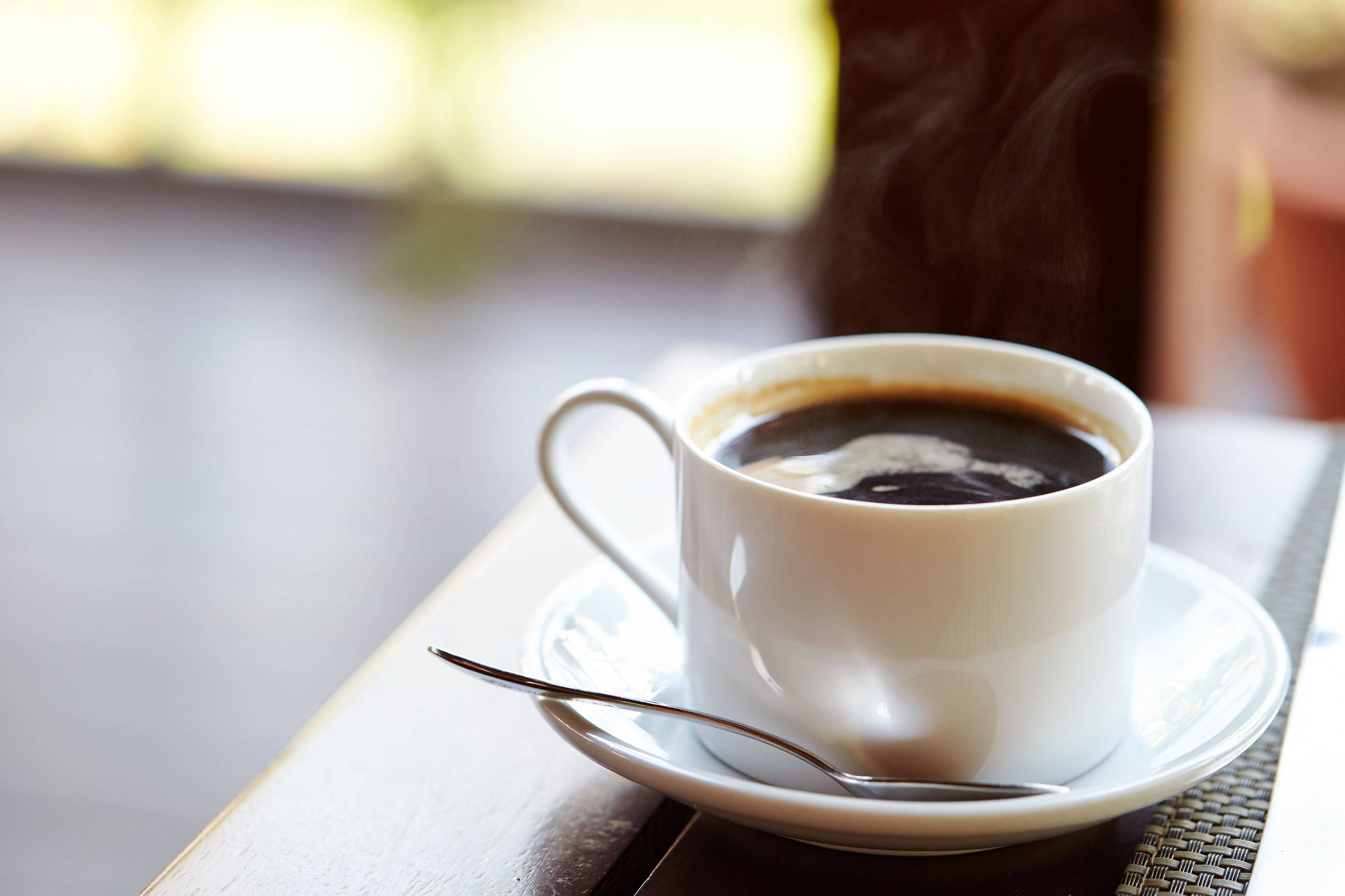 Cientistas investigam potencial da cafeína para restaurar memória após privação de sono