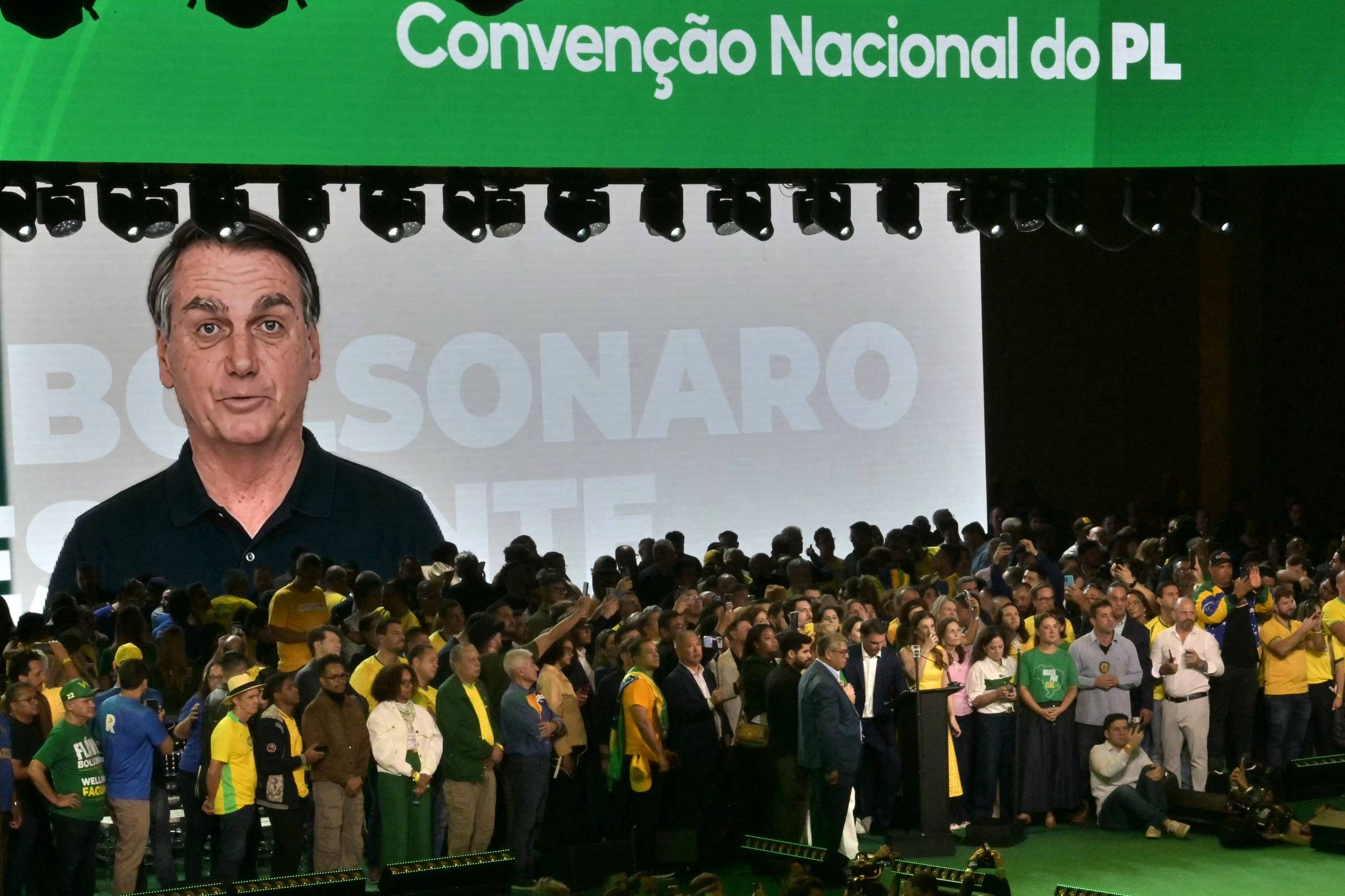 Defesa de Flávio Bolsonaro no TSE aborda legalidade de vídeo com inteligência artificial