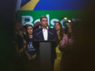 Flávio Bolsonaro articula conselho de campanha para rebater isolamento