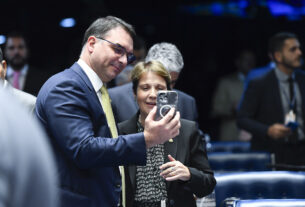 Flávio Bolsonaro intensifica busca por vice após recusa do PP a Tereza Cristina