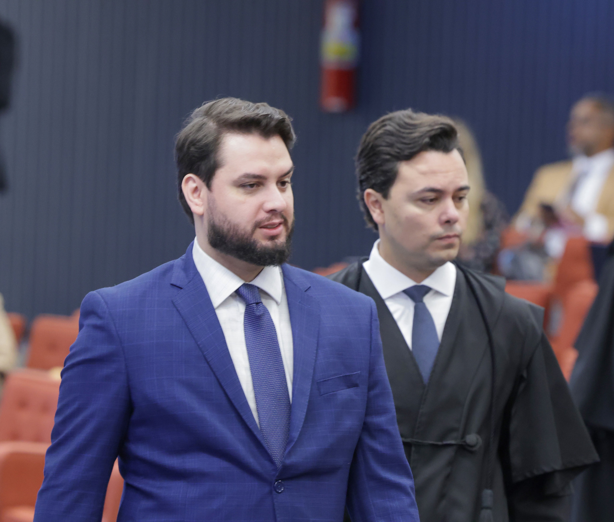 Flávio e Carlos Bolsonaro solicitam autorização do STF para visitar Filipe Martins