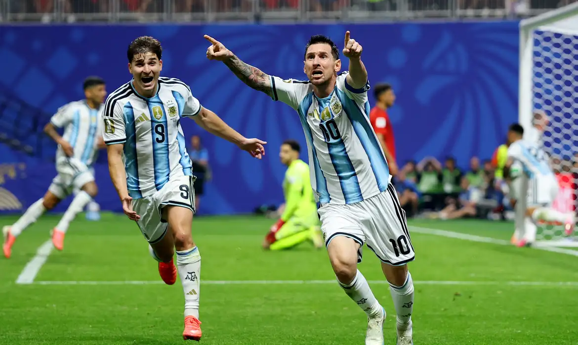 Copa do Mundo 2026: Juventude espanhola desafia experiência de Messi na final