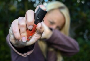 Defesa pessoal feminina: spray de pimenta é medida paliativa, alerta promotora