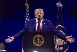 Suspenso operador de teleprompter da Casa Branca por apostar em falas de Trump