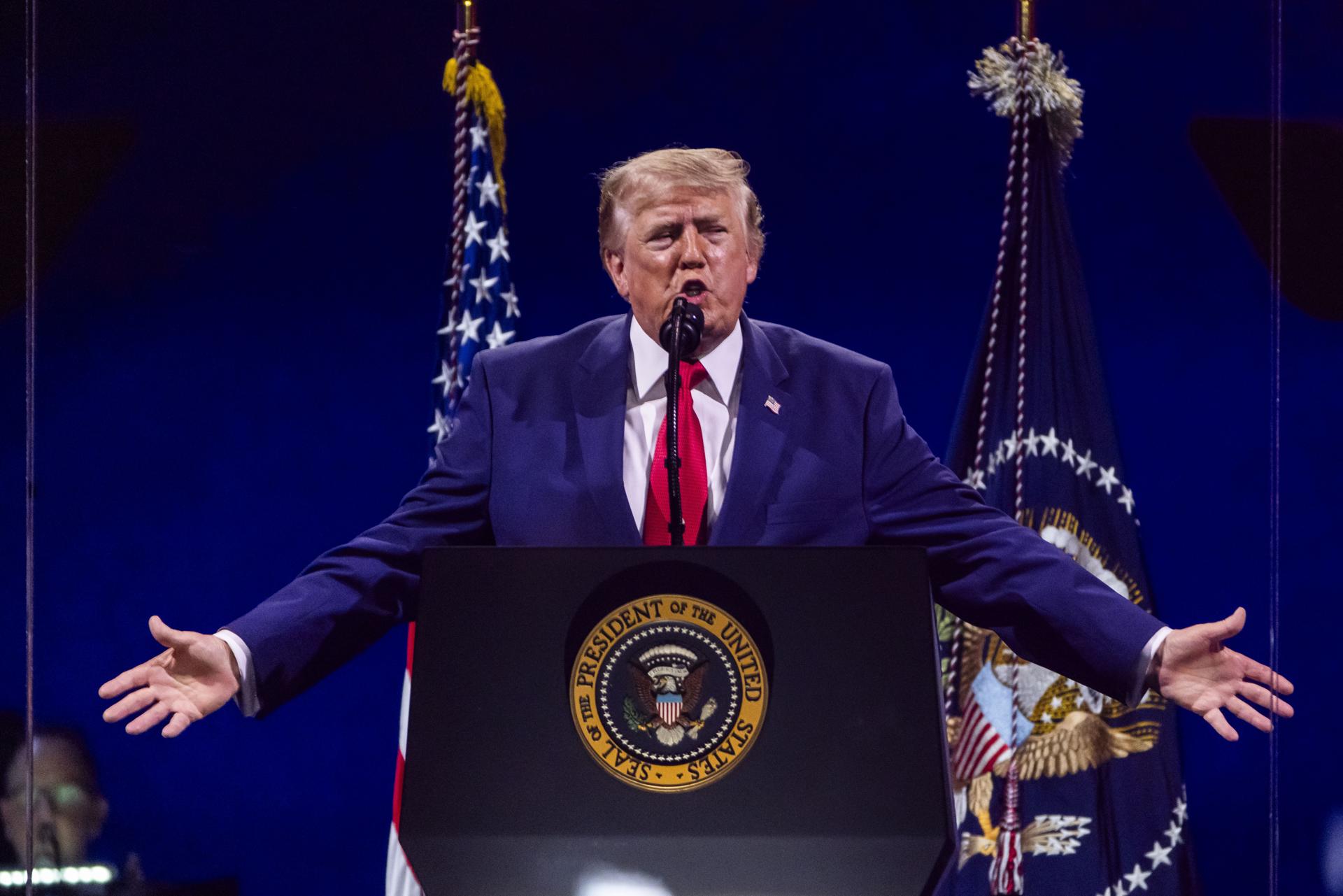 Suspenso operador de teleprompter da Casa Branca por apostar em falas de Trump
