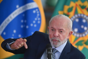 Lula confronta 'tarifaço' dos EUA, exige respeito e defende a soberania brasileira