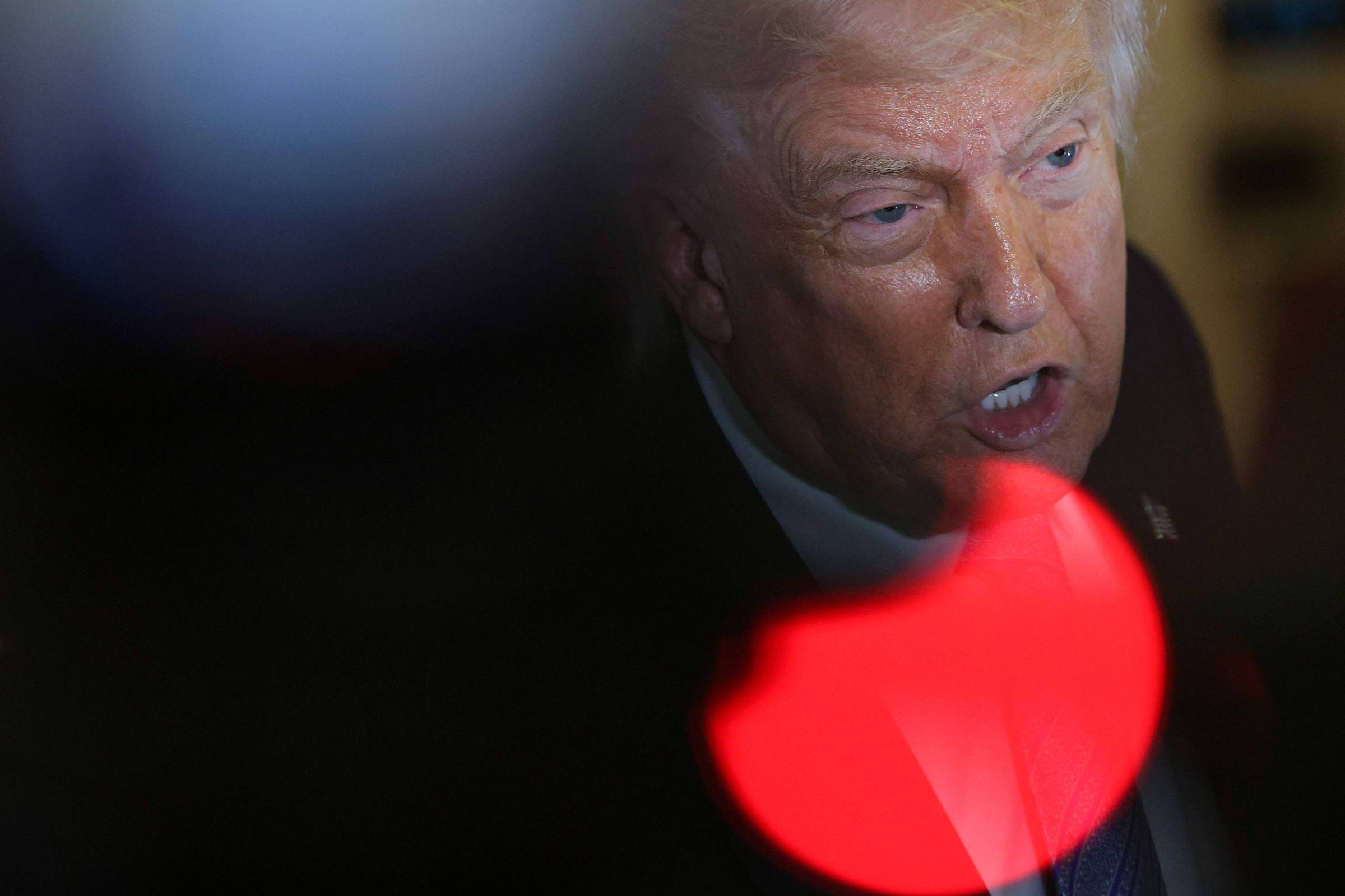 Trump reaviva alegações de fraude eleitoral chinesa em 2020, mas documentos não sustentam acusações
