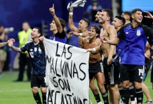 Gesto de jogadores argentinos reaviva a discussão sobre o domínio das Malvinas