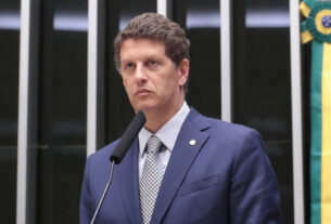 Nesta segunda, Frente a Frente da Folha e UOL recebe Ricardo Salles, deputado e pré-candidato.