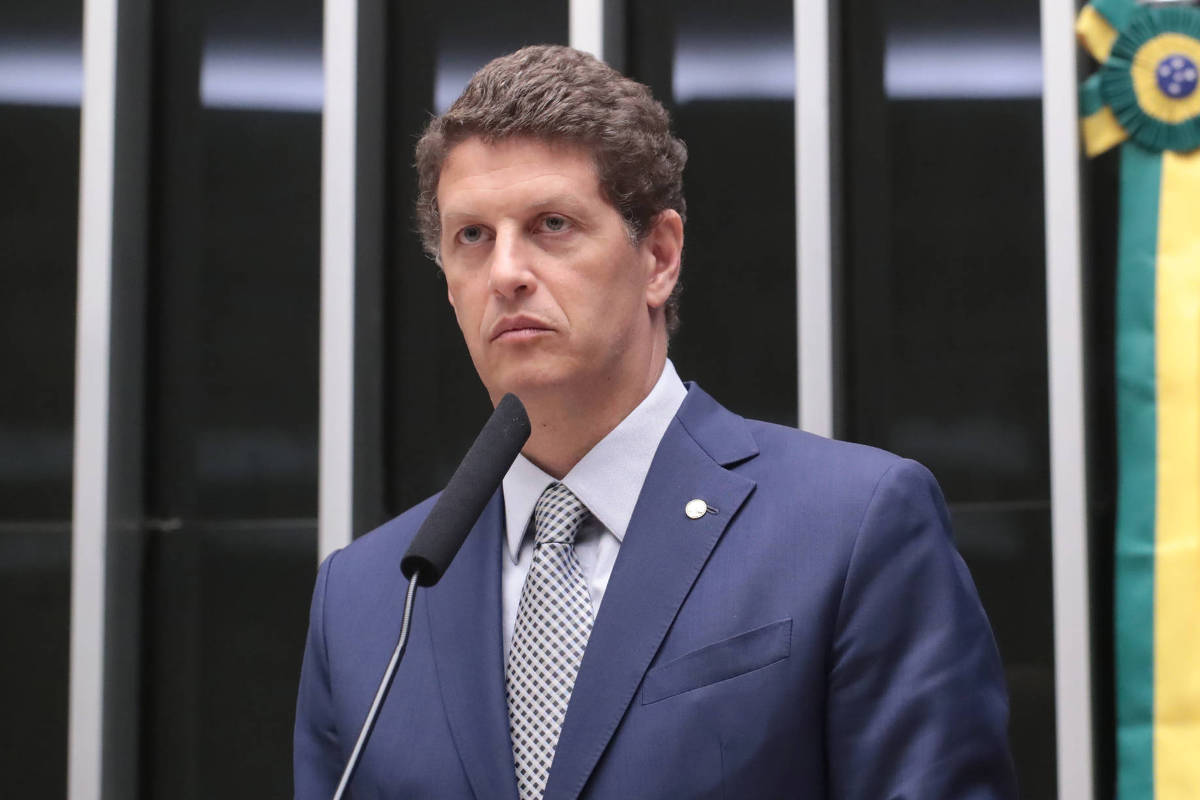 Nesta segunda, Frente a Frente da Folha e UOL recebe Ricardo Salles, deputado e pré-candidato.
