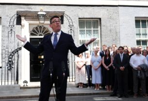 Andy Burnham é empossado premiê do Reino Unido em audiência com Charles III