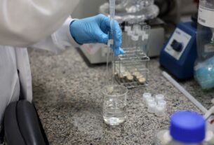 Brasil sanciona lei para impulsionar autonomia e produção na indústria da saúde