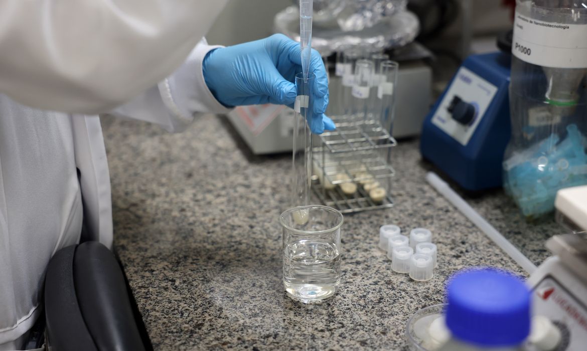 Brasil sanciona lei para impulsionar autonomia e produção na indústria da saúde
