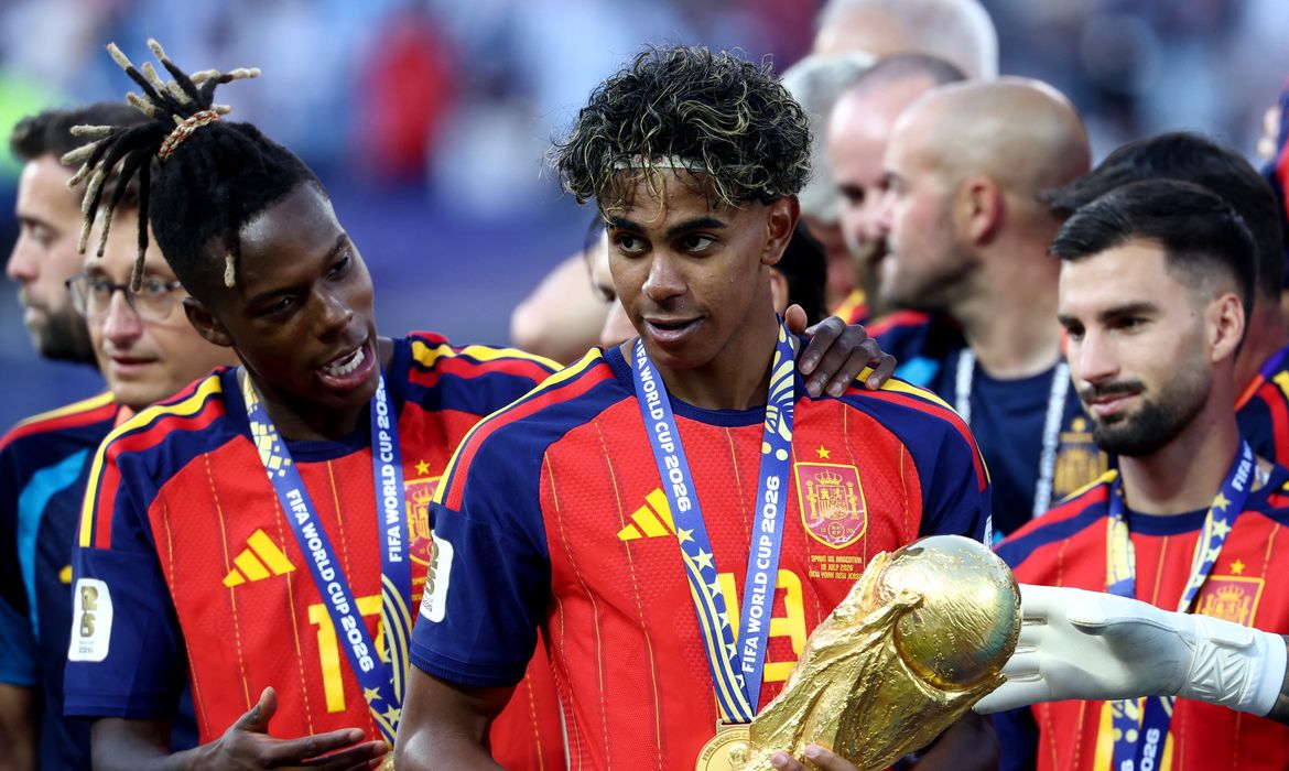 Espanha bicampeã mundial celebra diversidade com heróis filhos de imigrantes