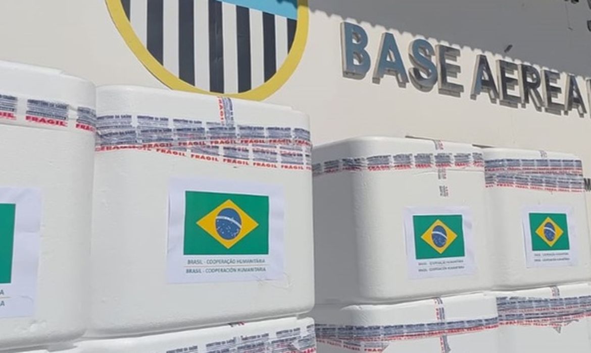 Brasil doa 690 mil vacinas à Venezuela para conter crise sanitária pós-terremotos