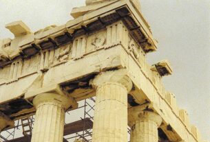 Ataque a faca choca turistas americanos na Acrópole de Atenas