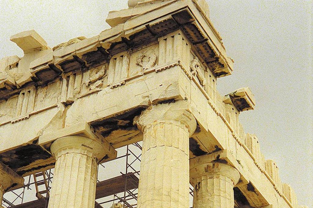 Ataque a faca choca turistas americanos na Acrópole de Atenas