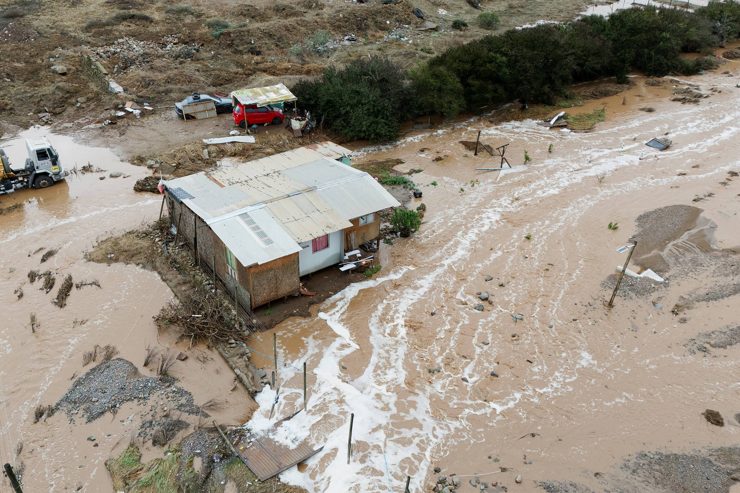 Chile em calamidade: Temporal deixa dez mortos e mais de 100 mil isolados