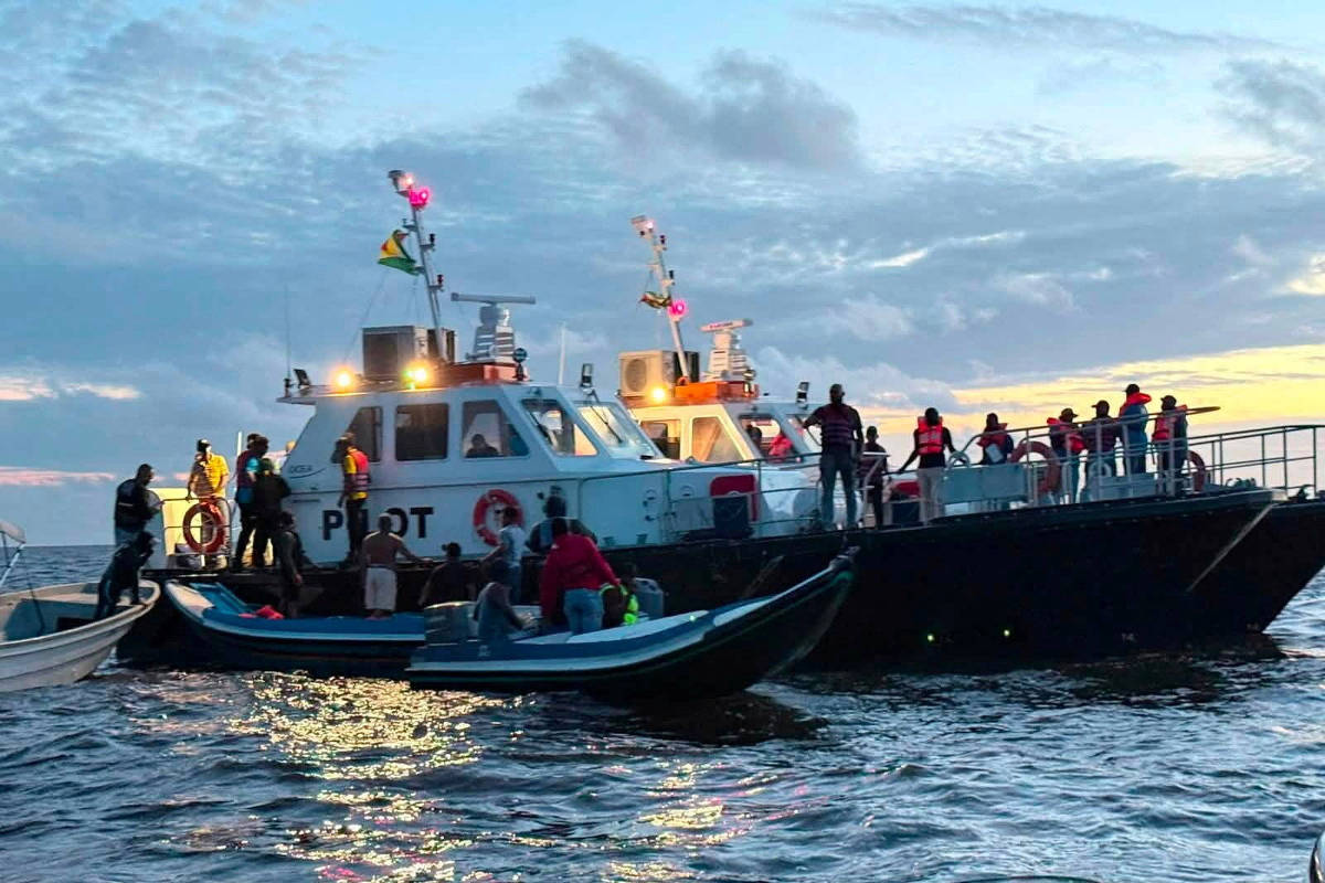 Guiana em luto: naufrágio de balsa deixa 27 mortos e 83 desaparecidos, com investigação em curso