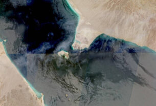 Petroleiros recuam no Mar Vermelho sob ameaça houthi, impactando comércio global