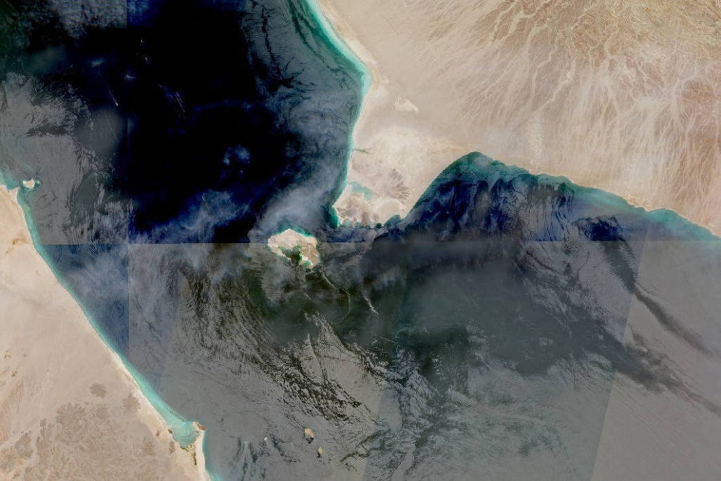 Petroleiros recuam no Mar Vermelho sob ameaça houthi, impactando comércio global