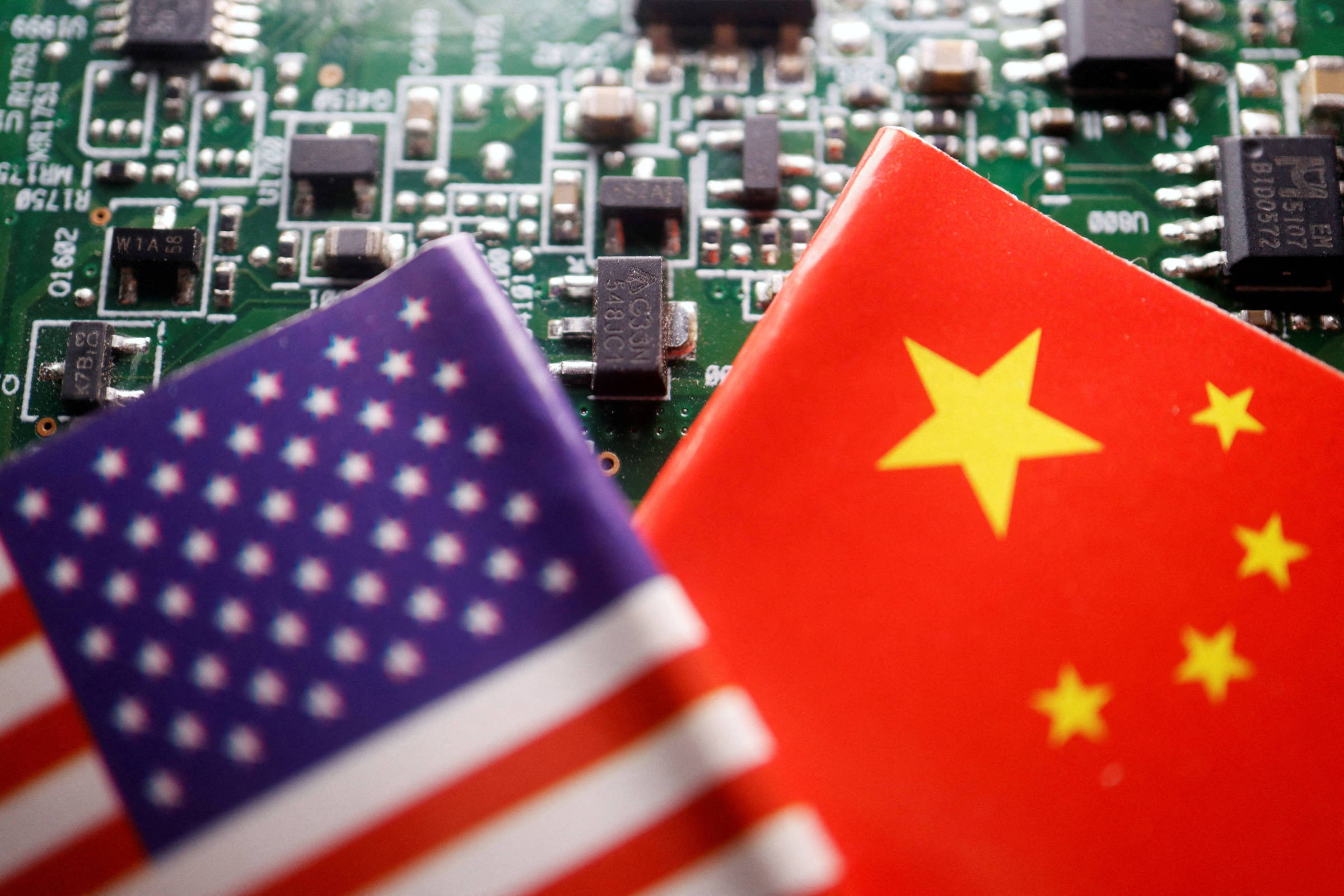 Rivalidade em inteligência artificial entre China e EUA ecoa dilemas da era nuclear