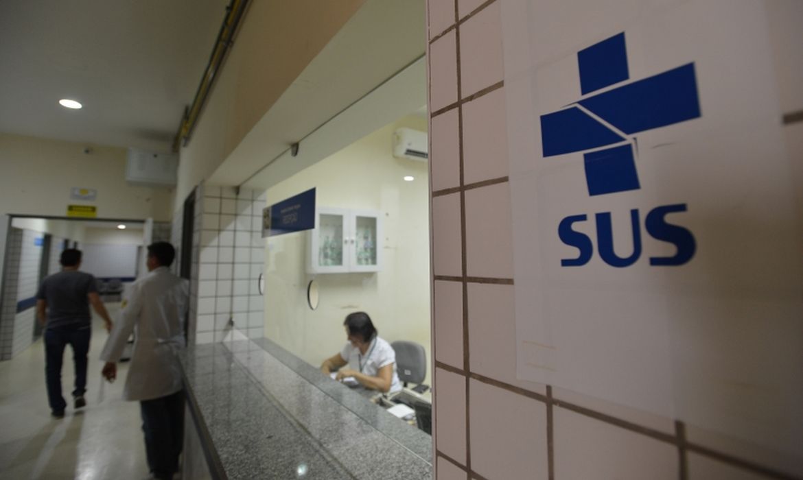 SUS cria comitê para negociar preços de medicamentos e expandir acesso a tratamentos