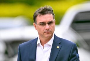 Crise na campanha: Flávio Bolsonaro chega fragilizado à convenção em São Paulo