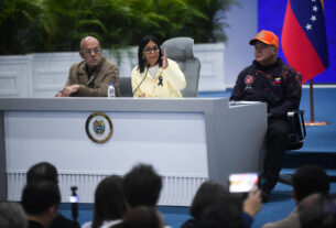 Venezuela vive incerteza política um mês após terremotos devastadores