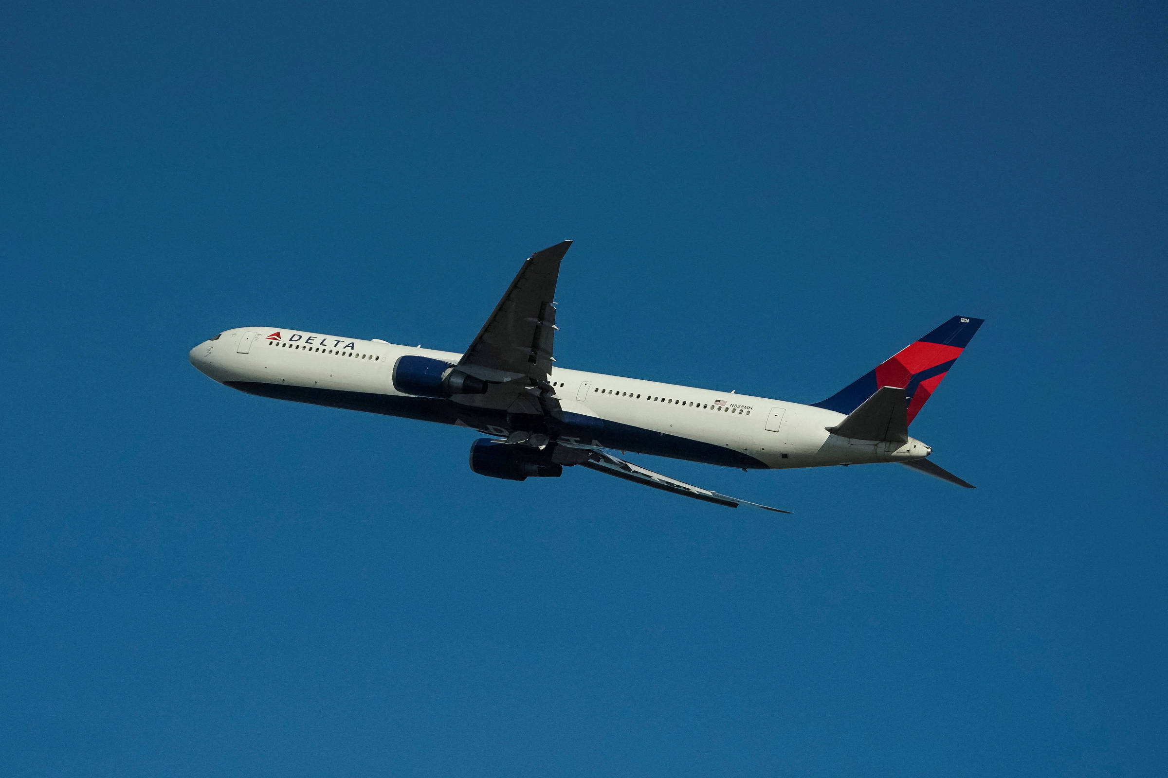 Incidente aéreo em Atlanta: erro do controle de tráfego quase causa colisão entre aviões da Delta