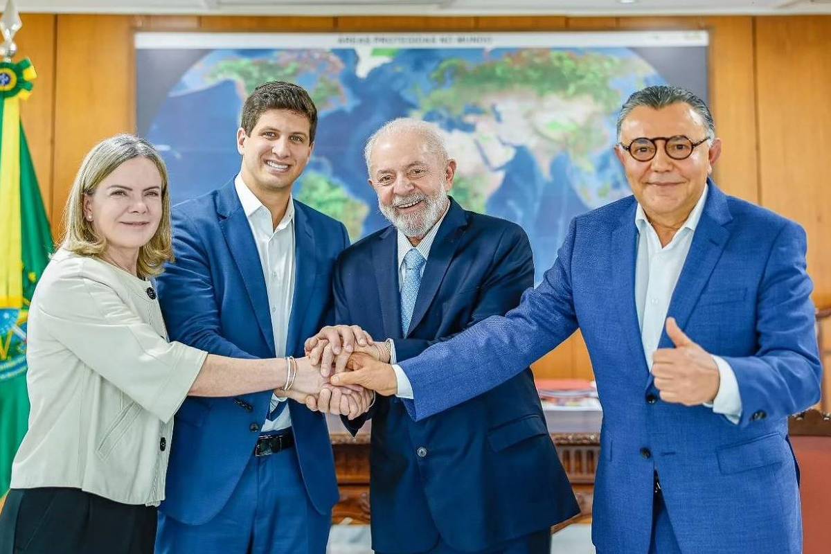 João Campos intensifica estratégia para reverter cenário em Pernambuco com apoio de Lula