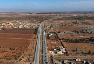 Síria: colisão de ônibus em estrada crucial mata 35 e fere 30