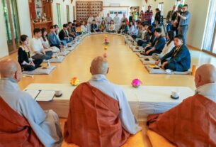 Templo budista na Coreia do Sul promove retiro para solteiros em meio à crise demográfica